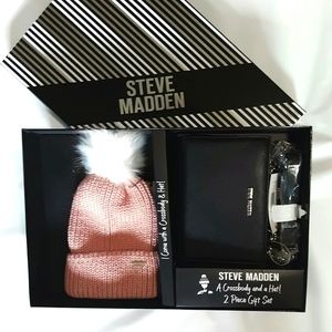Steve Madden Gift Set Crossbody with Pink hat wi/h Pom.